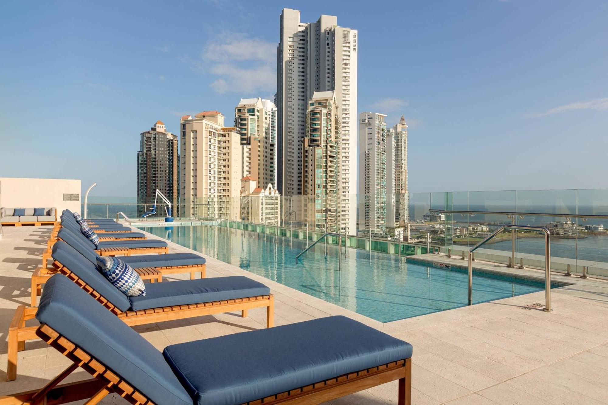 Hotel By Marriott Ciudad de Panamá